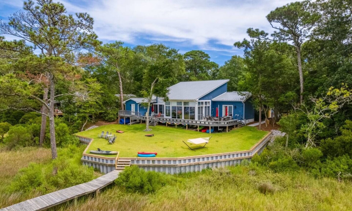 Pine Knoll Shores House | Big Red | Soundfront Dock · Private Beach · 4BR PKS