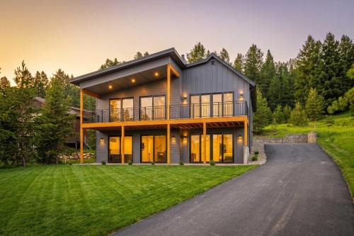 Gallatin Gateway House | Big Sky Sanctuary -Mountain Views & Deck & Trail Access