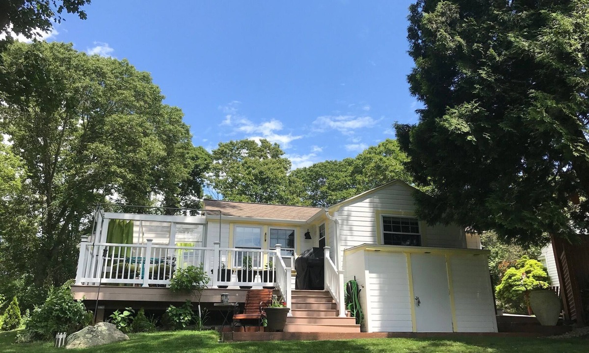 Westerly Cottage | Big Style in tiny house - 2 miles to the Beach
