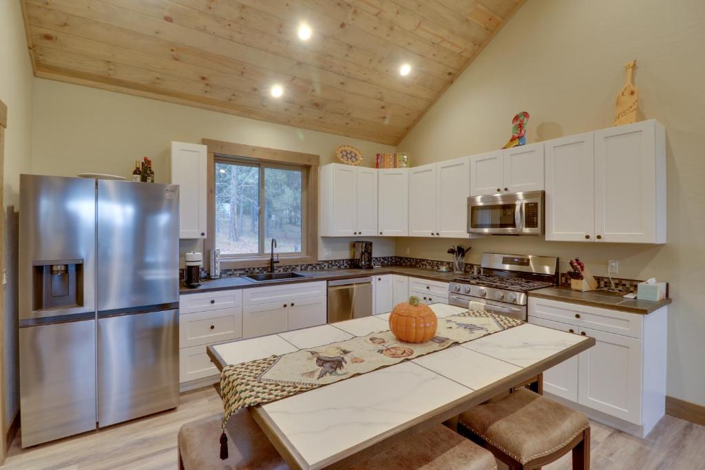 Woods Bay House | Bigfork Cottage w/Lake Views: 5 Mi to Downtown