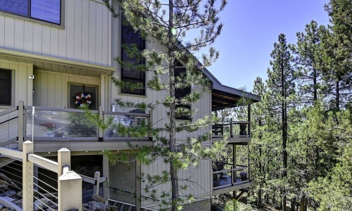 Munds Park House | Birdhouse of Munds Park w/Hot Tub, 5 Bdrms!