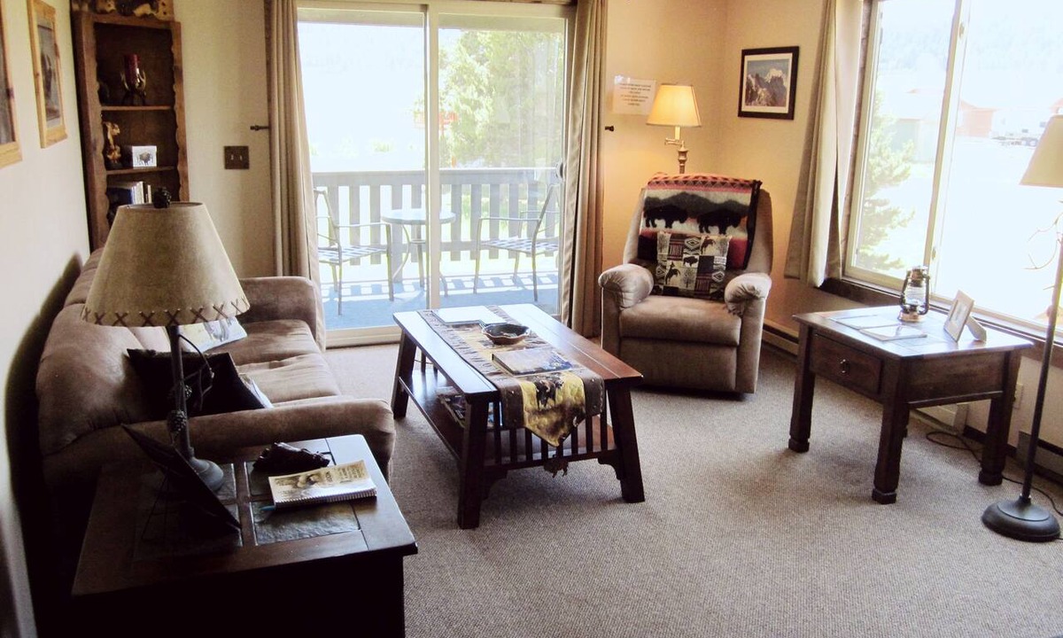 Horse Butte Condo | Bison Hideaway Condo - fully updated, warm & inviting Yellowstone Retreat for 2