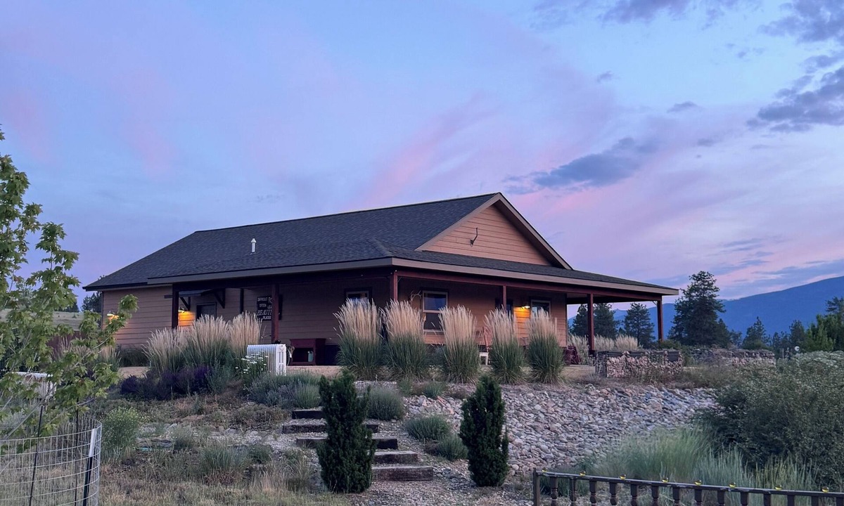 Stevensville Cottage | Bitterroot Sky Cottage-What A View!