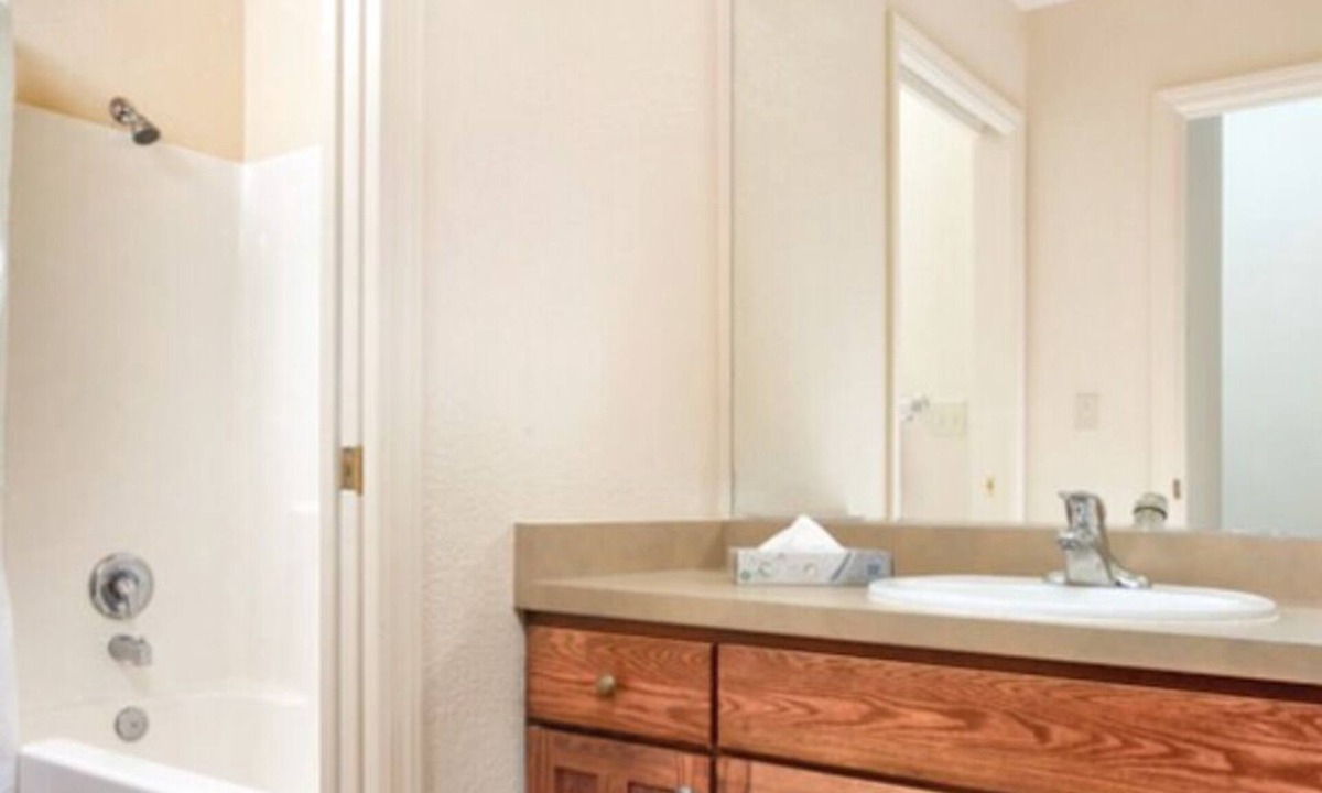 Nice Condo | BLOCK WM Clear Lake 2BR