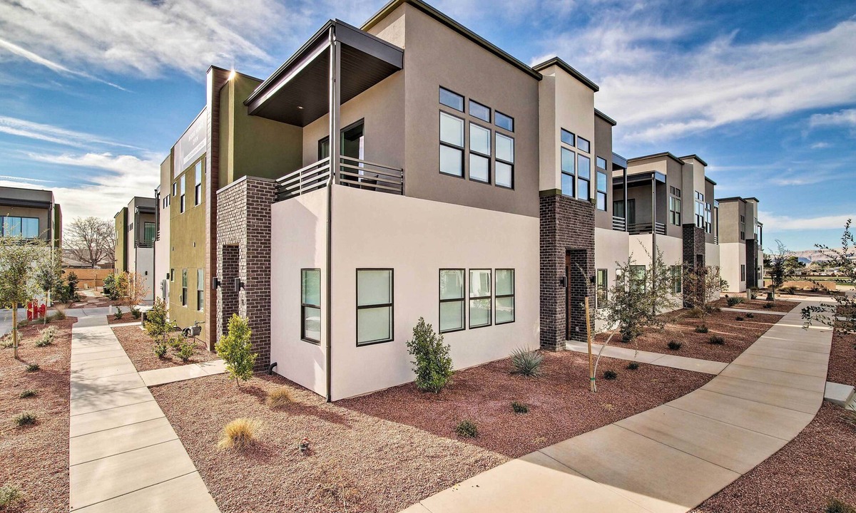 Bloomington House | Bloomington Club - Pool - Hot Tub - Golf - EV Charger