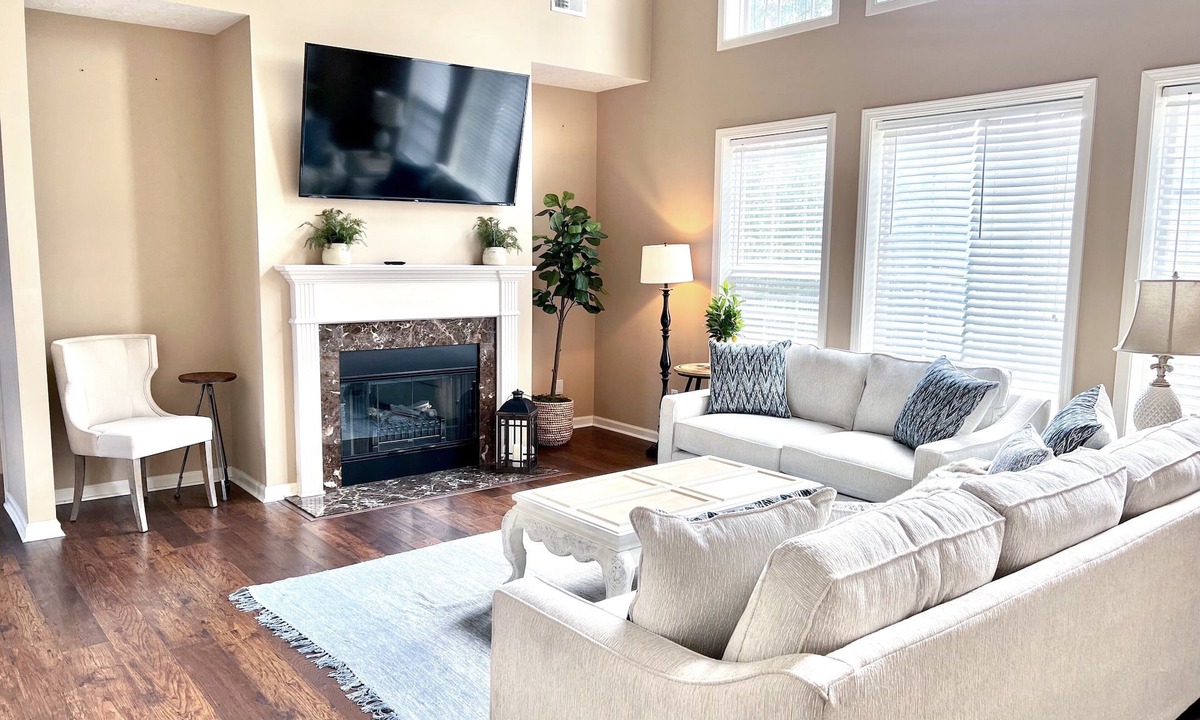 Masterson Station House | Bluegrass Oasis - Entire house,12 guests, 5mi to KHP