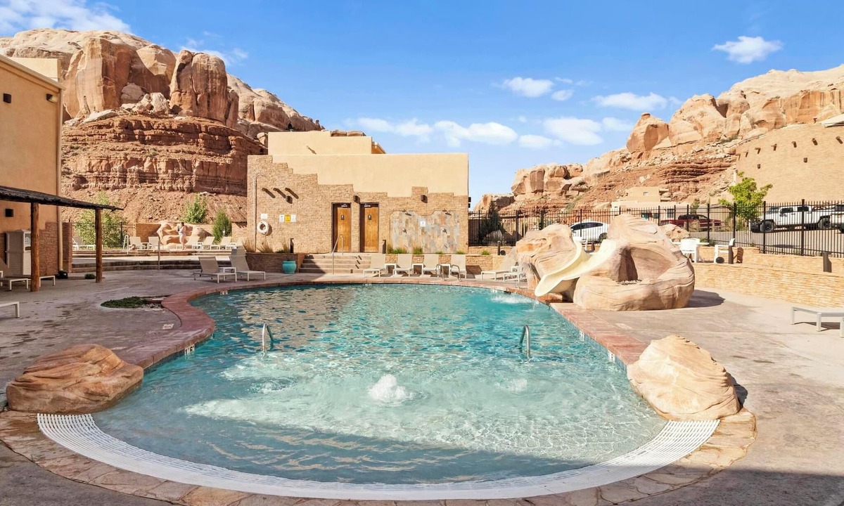 Bluff Hotel | Bluff Dwellings Resort