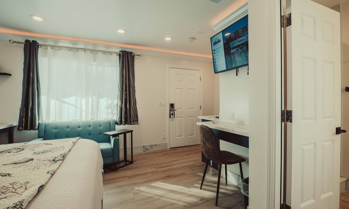 Morro Bay Hotel | Blufftop Inn & Suites - Wharf/Restaurant District