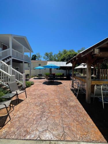 Put-in-Bay Hotel | Bodee's Bungalow Adults Only Couples Only Boutique Hotel