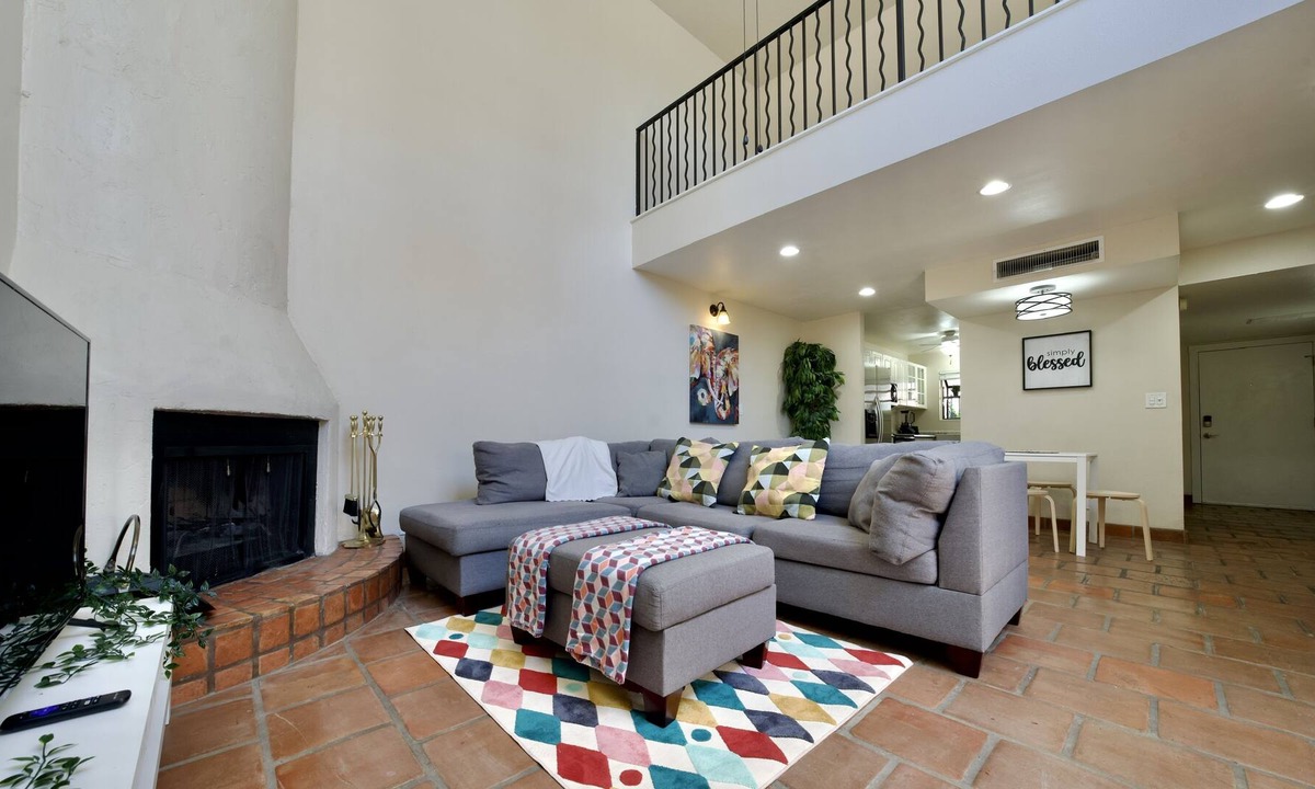 Arts District Condo | Boho Condo in Downtown Scottsdale with King Bed