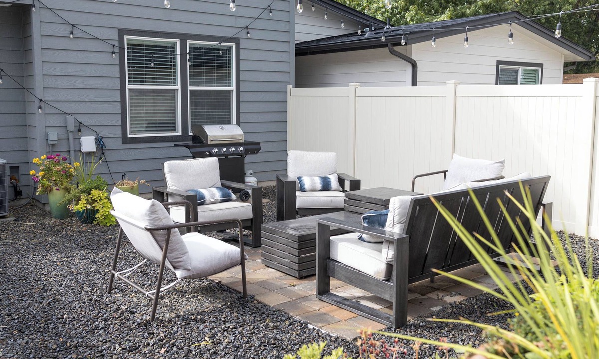 Sunset House | Boise Blue Retreat - North End, Hot Tub, 4BR , 3BA, Walking distance to Hyde Park and Camel’s Back Park. Close to Boise White Water park. E Bikes for rent.