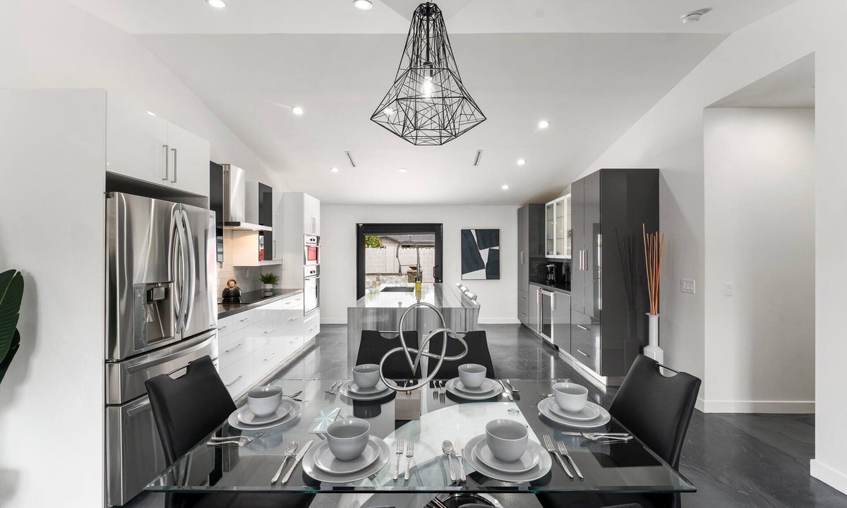 Scottsdale Estates Six House | Bold Contemporary-Pool & Hot Tub mins to Old Town