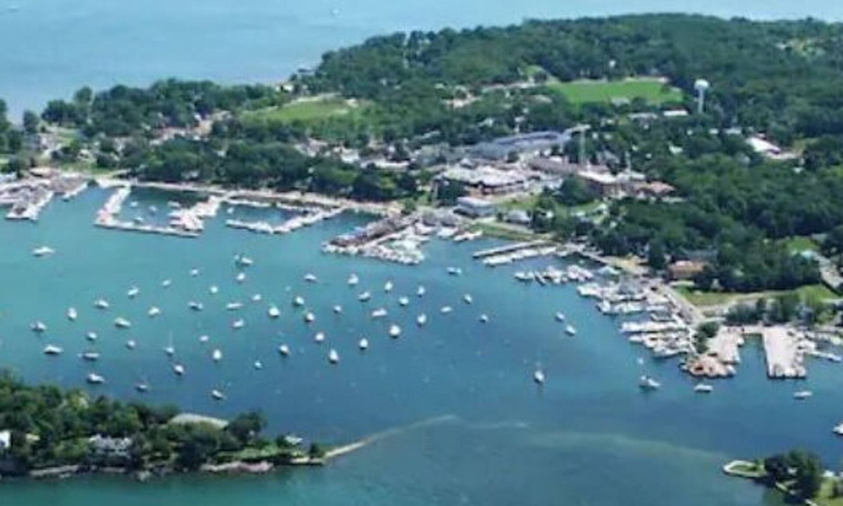 Put-in-Bay House | Bottom Floor apartment in heart of downtown Put in Bay resort area!