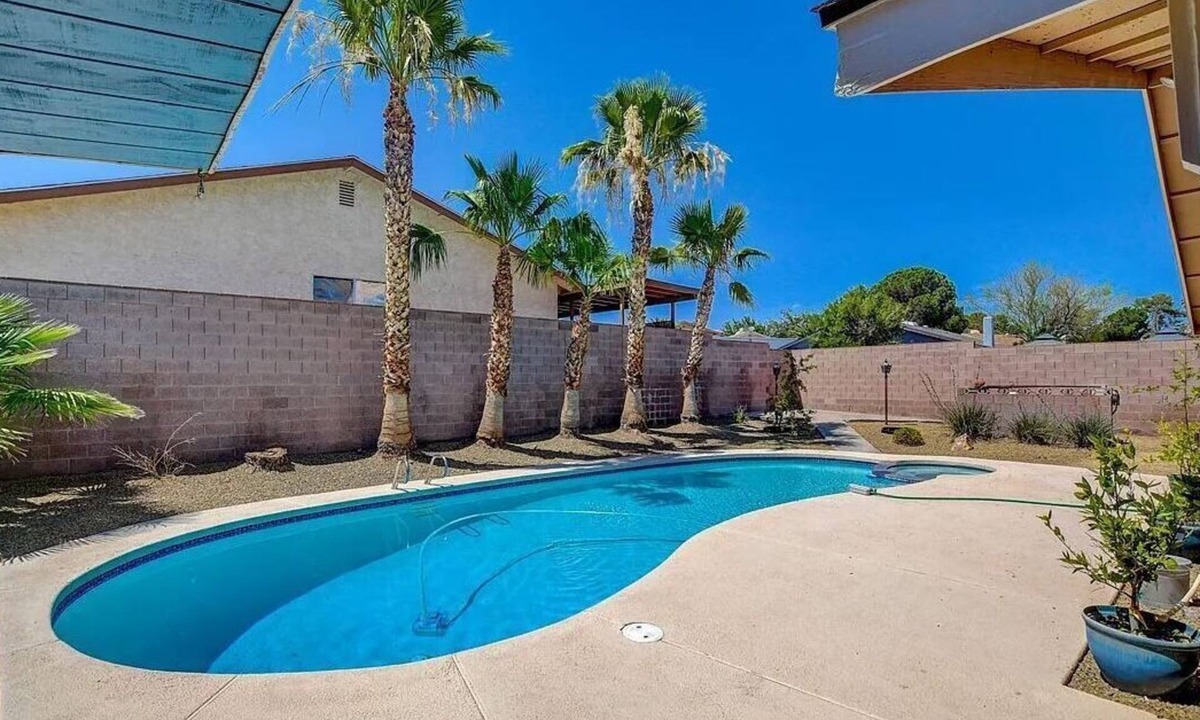 Boulder City House | Boulder Pool House, free WI-FI, sleeps 8