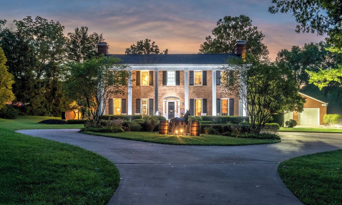 Frankfort House | Bourbon Trail Estate, Golf Sim, SpeakEZ, Sleeps 14