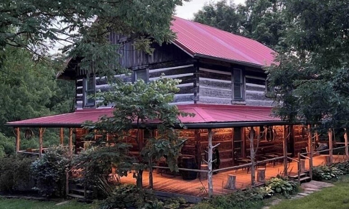 Waddy Cabin | Bourbon Trail Luxury Cabin; 4BR, 32 acre Estate, 20 minutes to Buffalo Trace