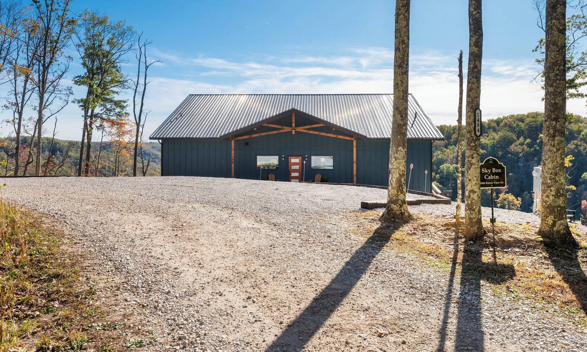 Frenchburg Cabin | Brand New Cabin with Breathtaking Views - 4 BR/3BA Hot Tub RRG
