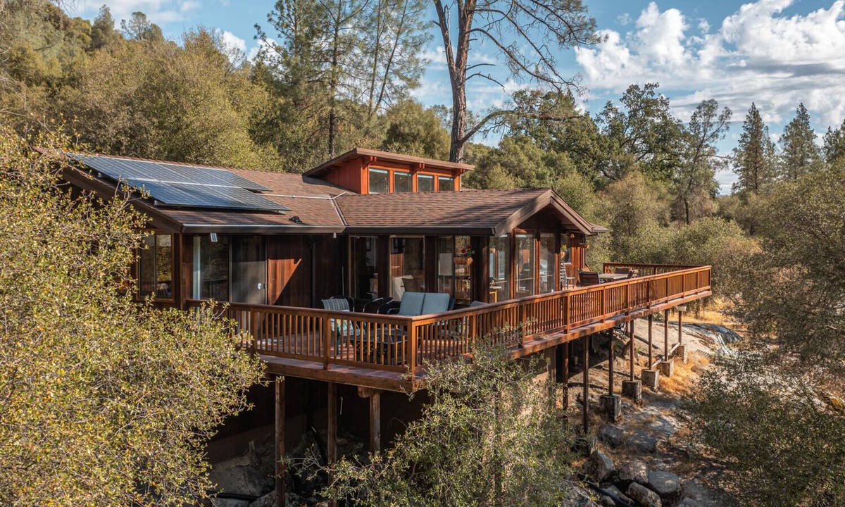 Placerville Cabin | Breathtaking Cabin With Hot Tub Overlooking River