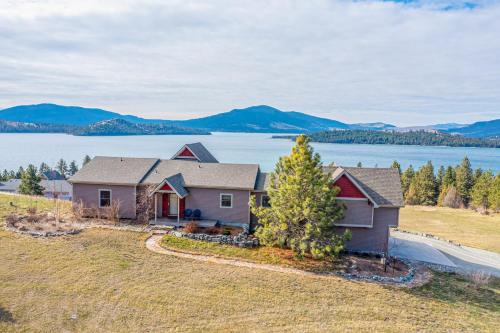 Dayton House | Breathtaking Mtn & Lake Views! Glacier Country Gem