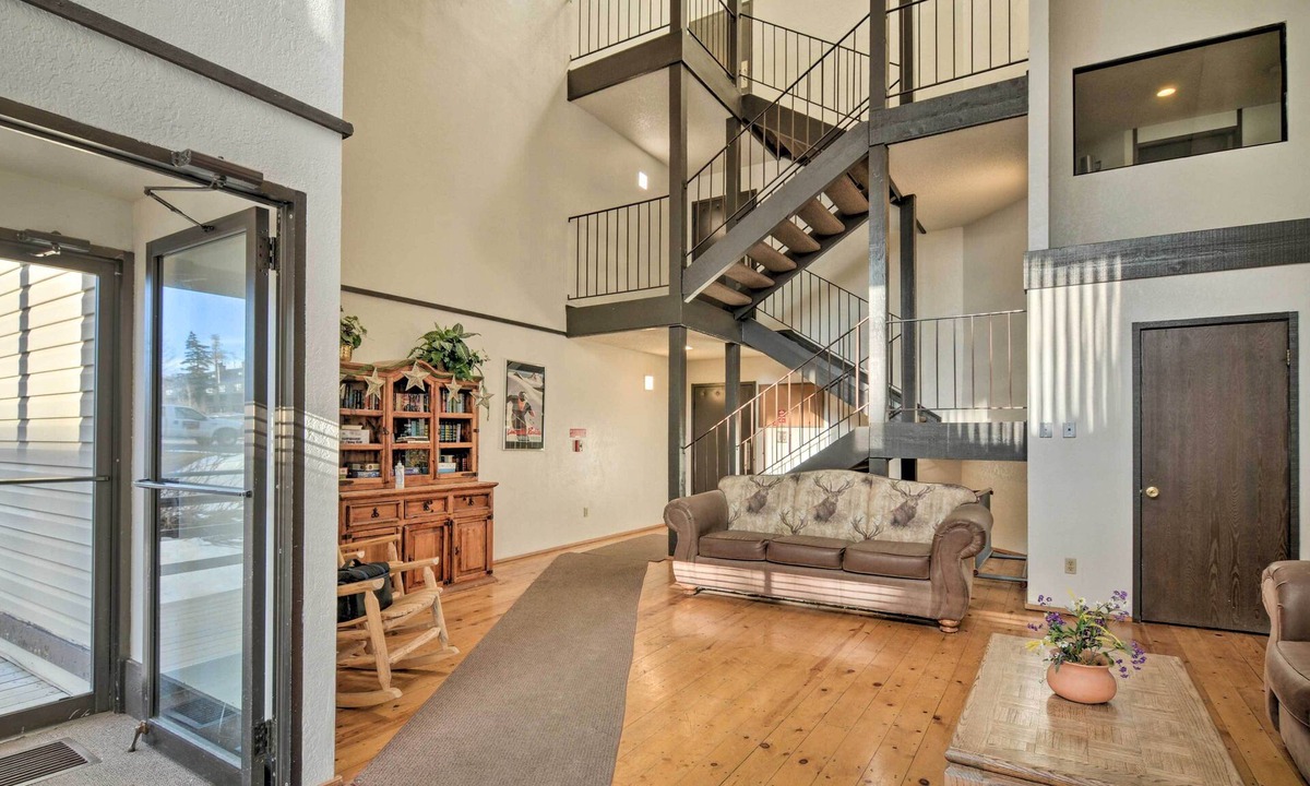 Brian Head Apartment | Brian Head Ski Condo - Walk to Giant Steps Lift!