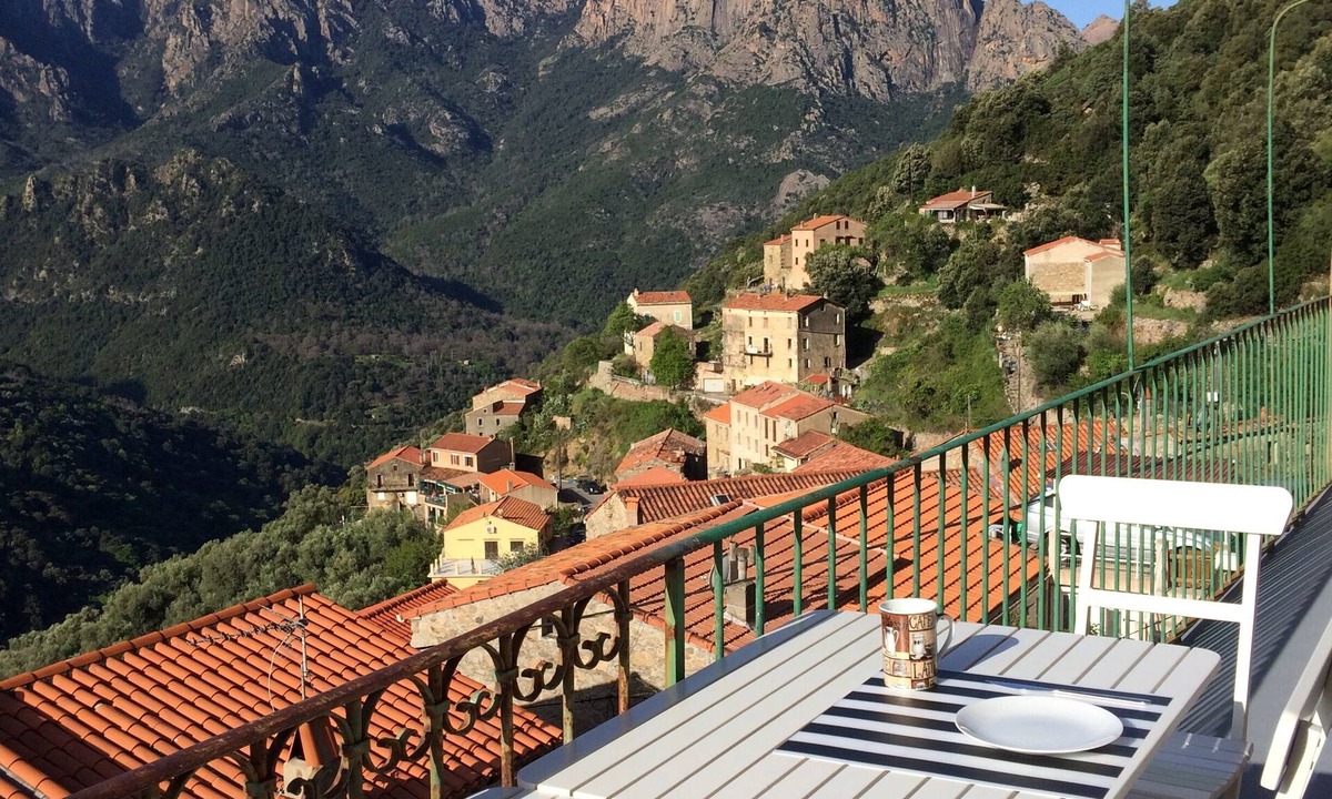 Ota Apartment | Bright apartment in Ota, between sea and mountains, exceptional view