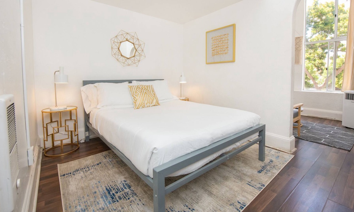 East Village House | Bright Downtown San Diego Loft!