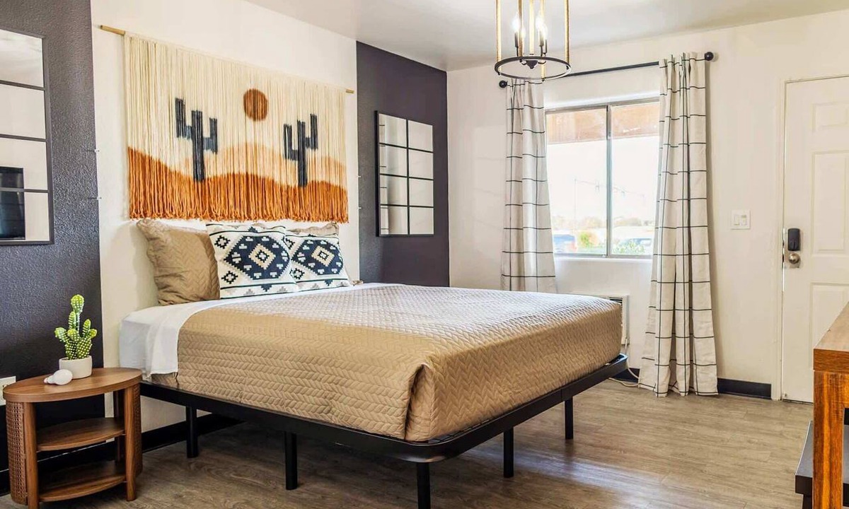 Tolleson Apartment | Bright & New | Blackout Blinds | Near I10