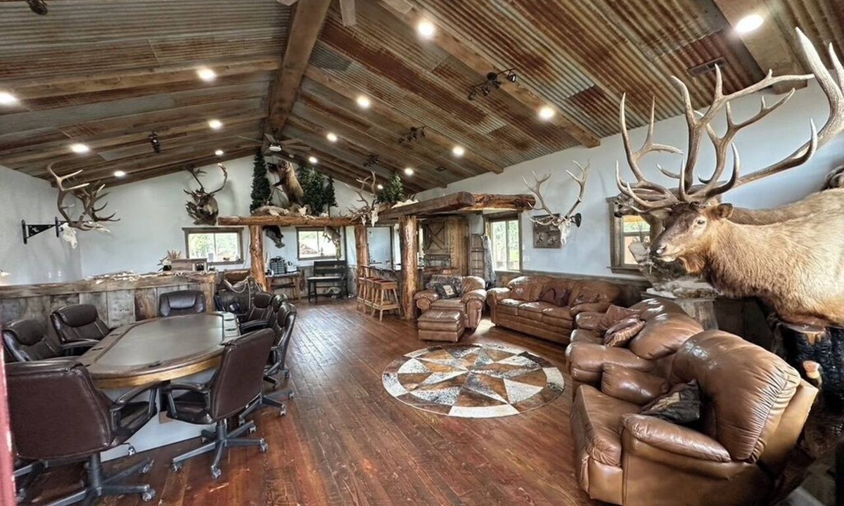 Plains House | Bring the whole family to The Eagle's Nest for a relaxing getaway!