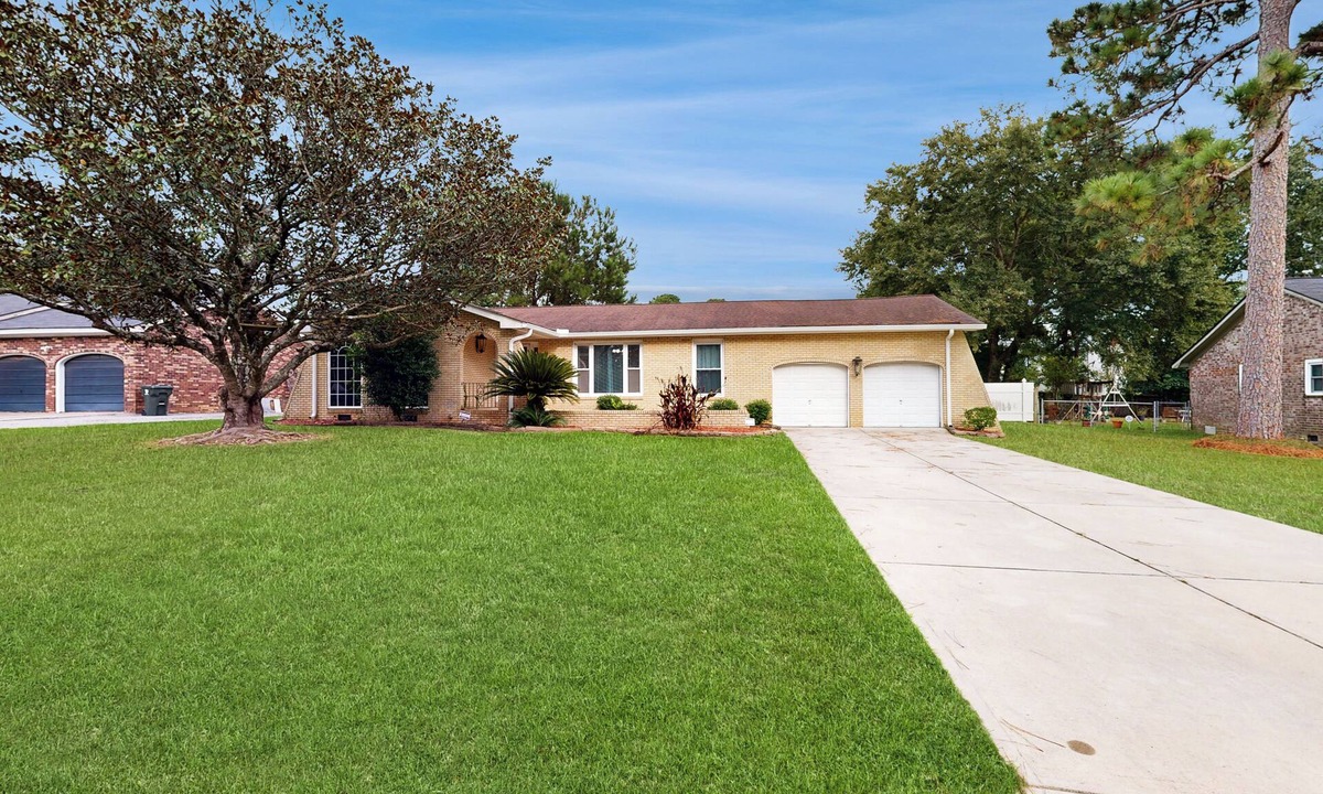 Goose Creek House | Bring Your Pup! Goose Creek Home w/Private Pool
