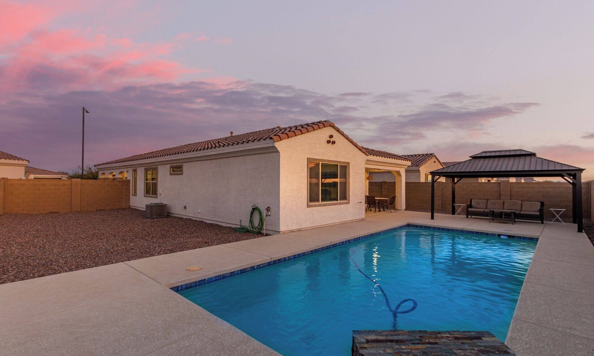 Buckeye House | Buckeye Paradise- Pool, BBQ & Pet Friendly
