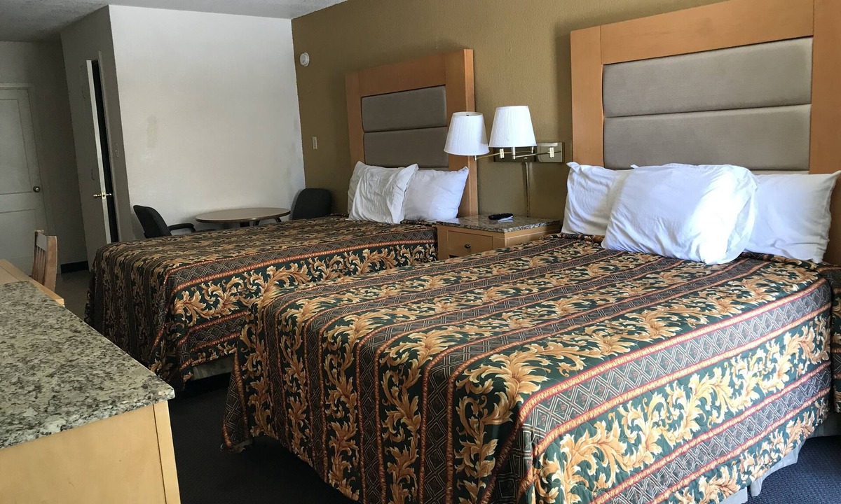 Parker Hotel | Budget Inn
