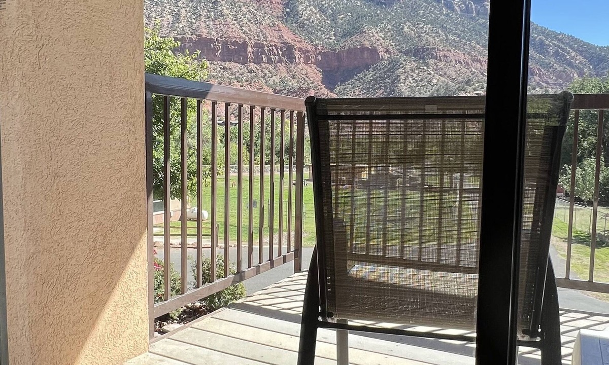 Zion National Park South Entrance Hotel | Bumbleberry Inn
