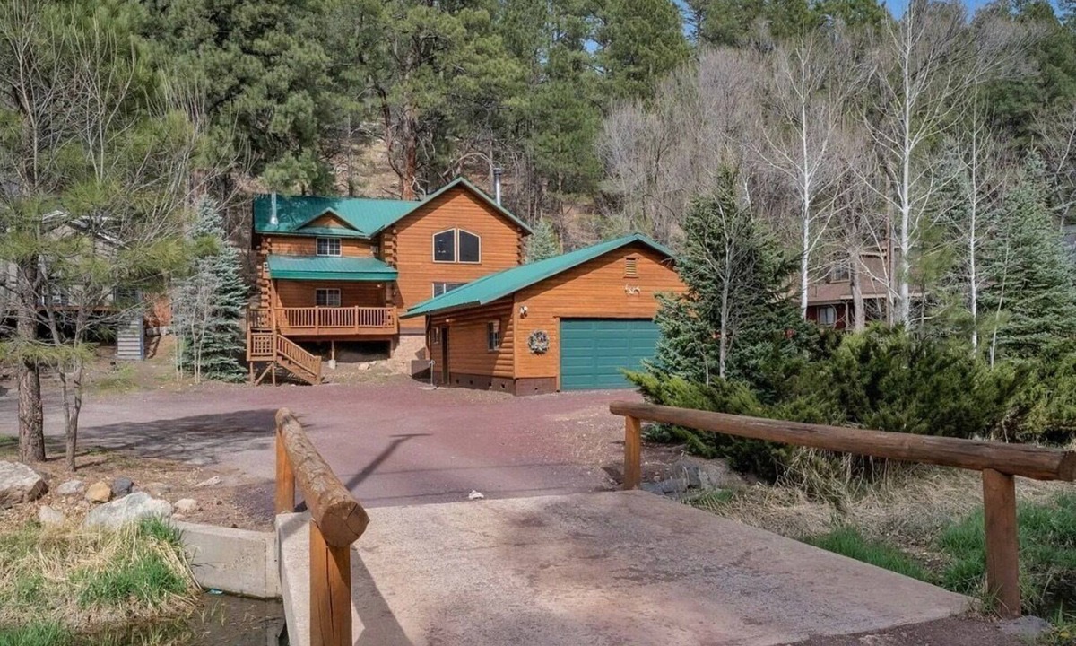 Kachina Village Cabin | Cabin Among the Pines w/game garage+Tesla charger!