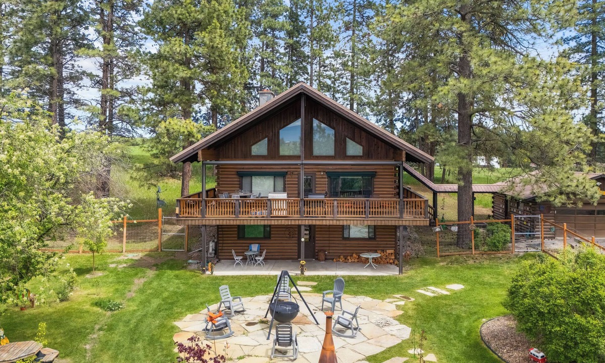 Kalispell House | Cabin on 5 acres w/Full Gym, Steam Rm, Hot Tub. Pet Friendly. Near Glacier N.P.
