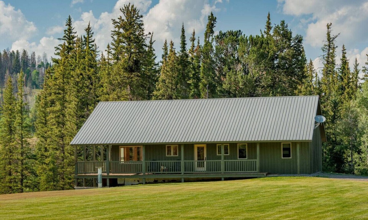 Game Creek Apartment | Cabin on Private Ranch Sleeps 10 on a Working Wyoming Ranch