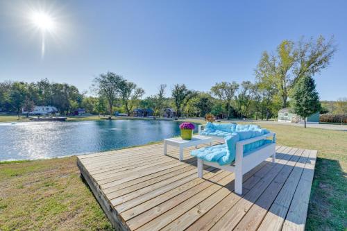 Austinville Apartment | Cabin on River’s Edge Trail in Steamboat Rock!