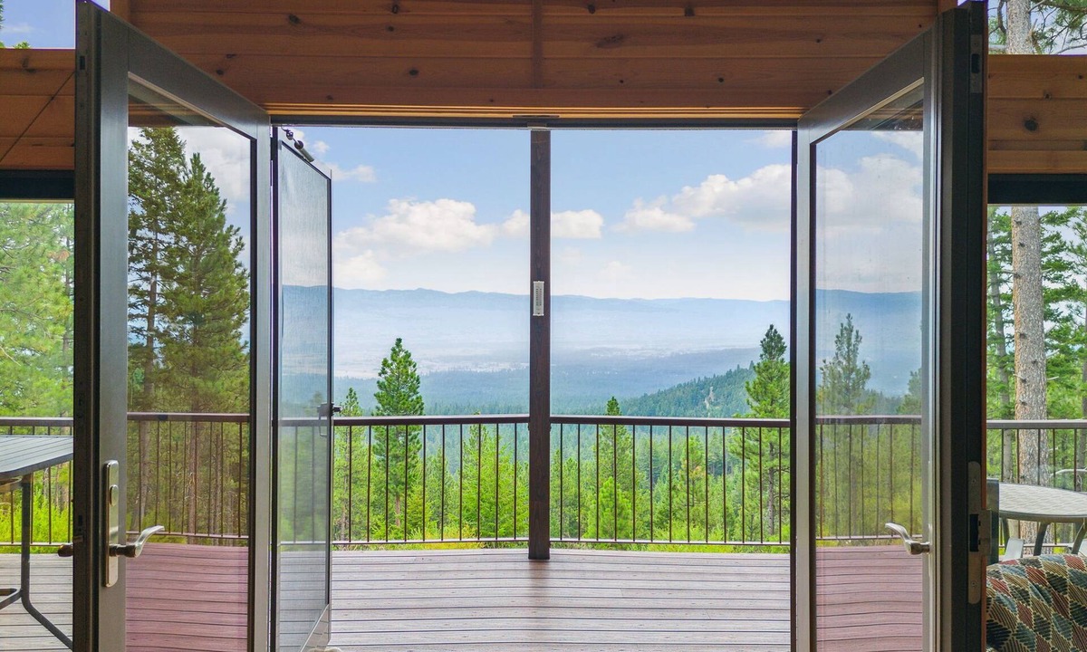 Victor House | Cabin perched high in the Bitterroots with Incredible views
