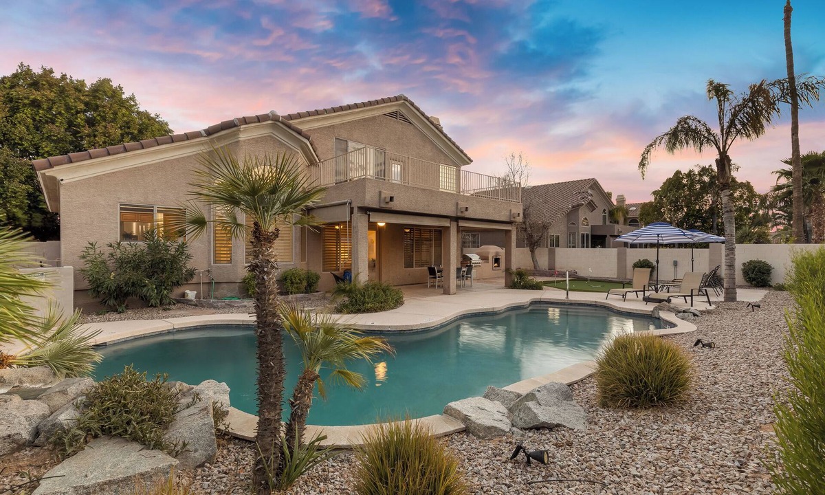 Arabian Views House | Cactus Grove l Heated Pool l Putting Green l BBQ