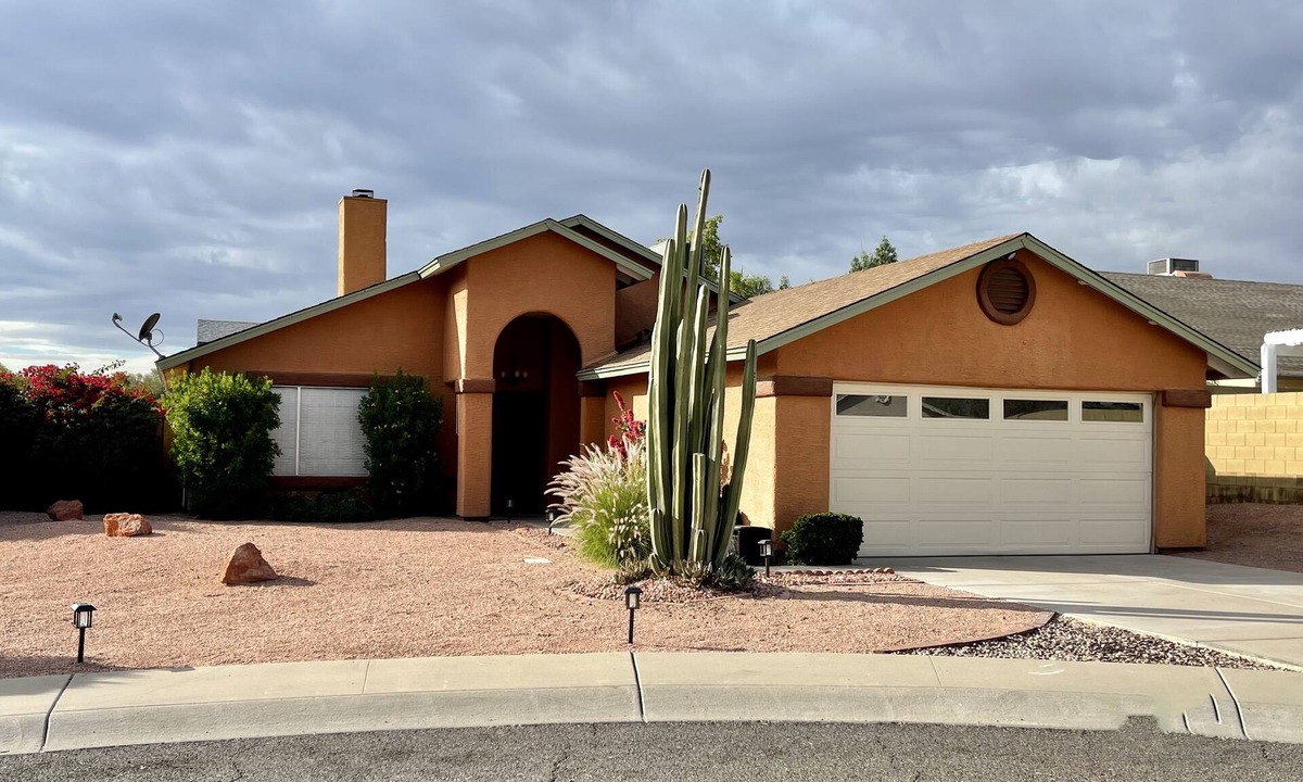 Deer Valley House | Cactus Oasis -Cheerful 3 bedroom family home with heated pool.