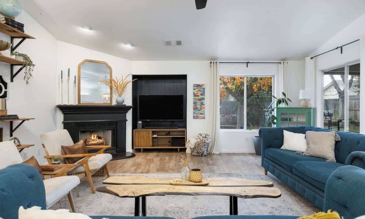 Visalia House | California Dream |4bd Family home, Fireplace, Pool