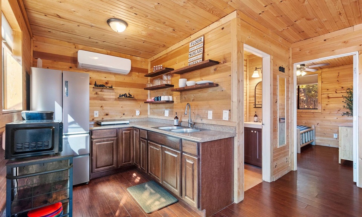 Williams Cabin | Camp Gnaw, 3-Cabin Retreat William AZ near Grand Canyon Epic Game Rooms Fire Pit