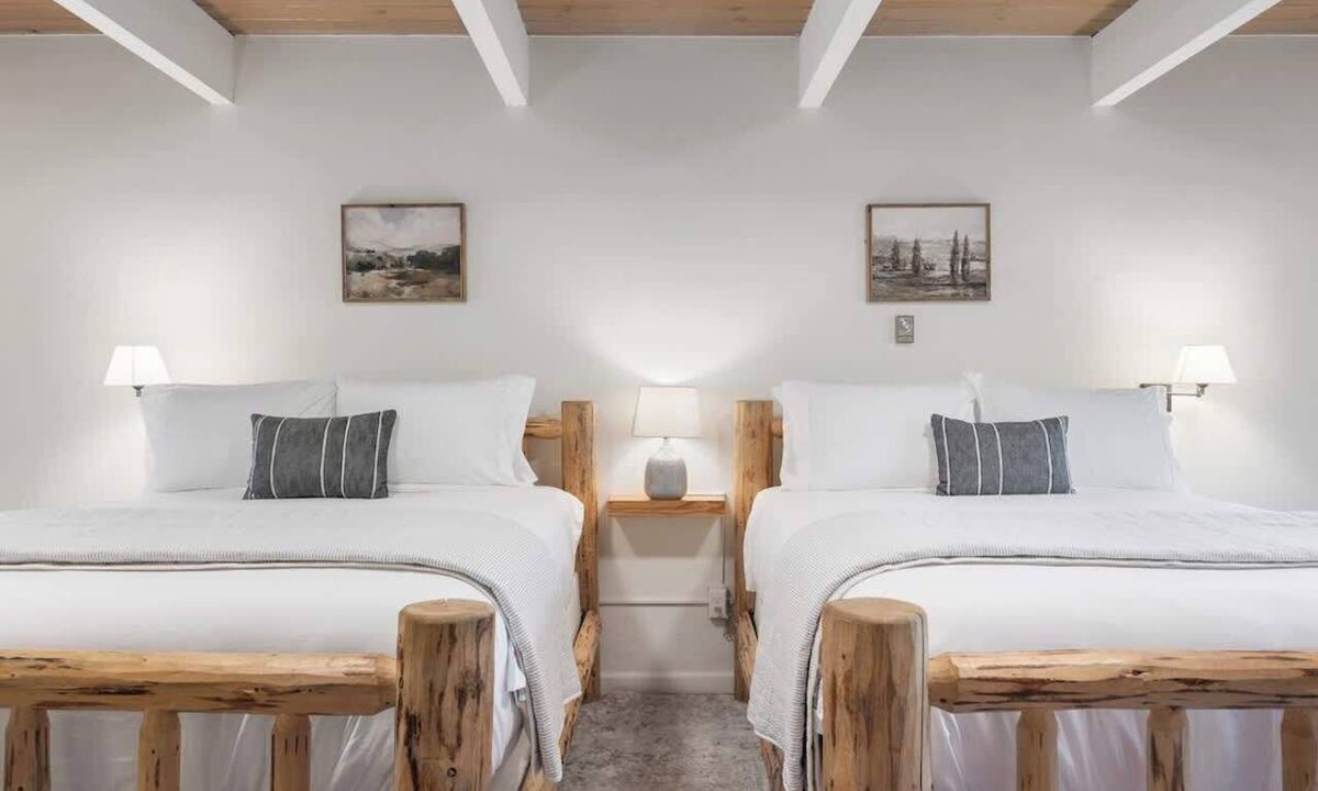 Springville Hotel | Camp Nelson Lodge | Room 4 | Sierra Nevada Retreat