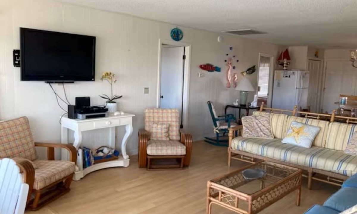 Topsail Beach Cottage | Carlton Ritz 4 BR Canal Front in Topsail Beach