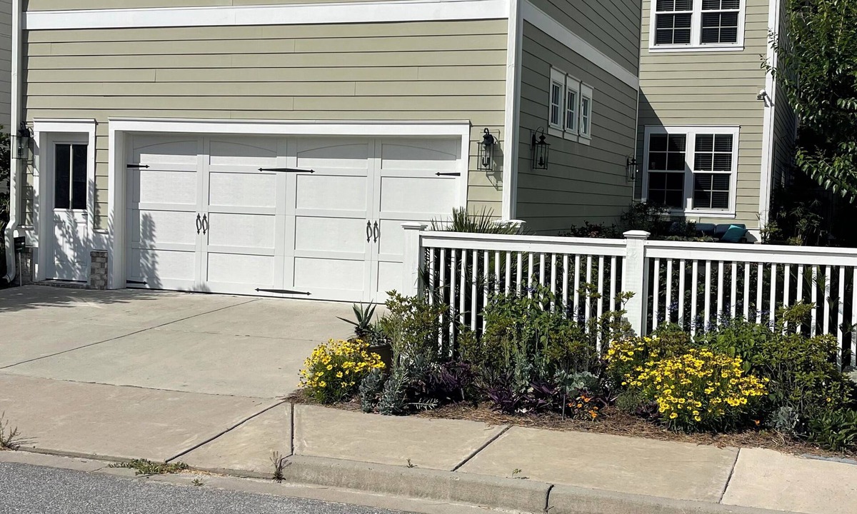 Mount Pleasant House | Carriage House with View