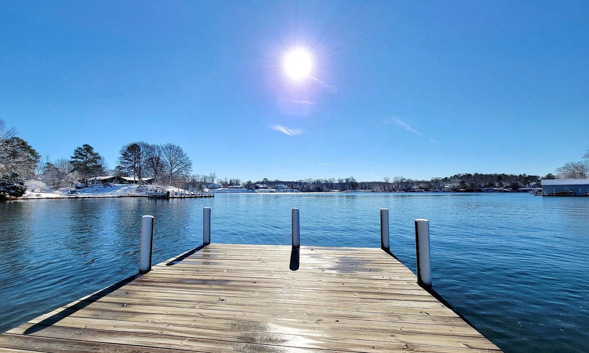Irvington House | Carter’s Creek Waterfront, Beach, Kayaks, Deepwater Dock, Walk to Town, Unwind