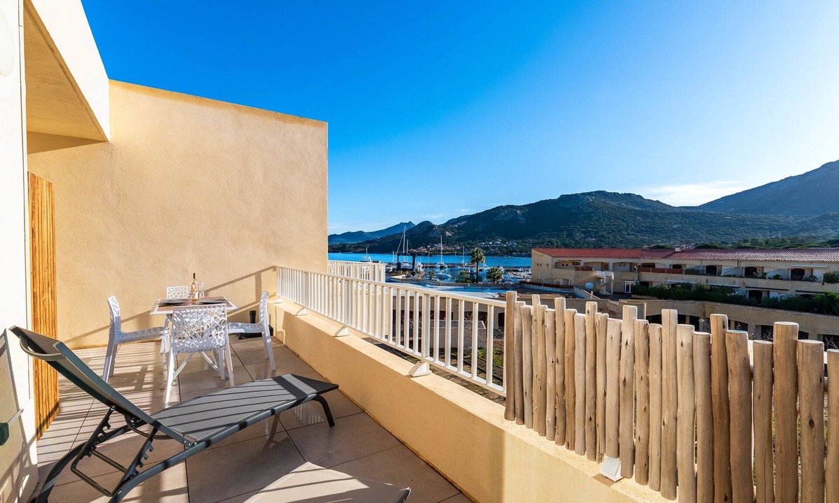 Marine de Saint Ambroggio Apartment | Casa Fangu - Balcon avec Vue Port et Montagnes