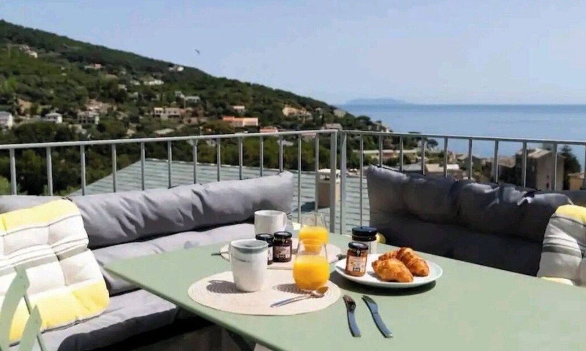 Mausoleo Villa | Casa Lunga in Erbalunga- A stone's throw from the beach