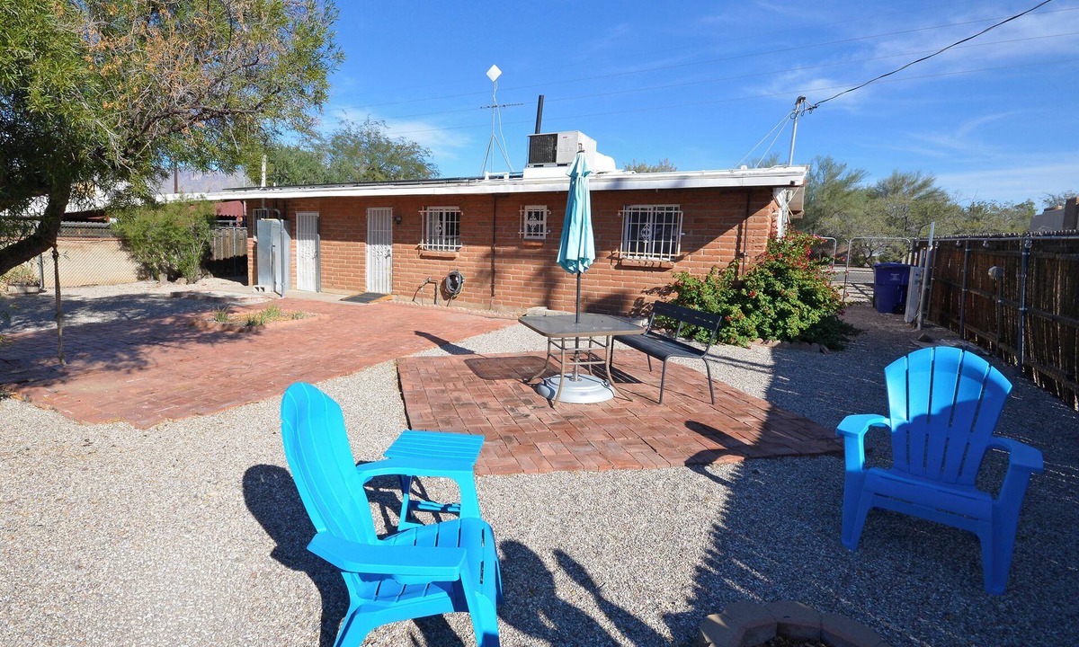 Campus Farm House | Casa Montaña - Central Tucson 3BR Accessible & Solar-Powered