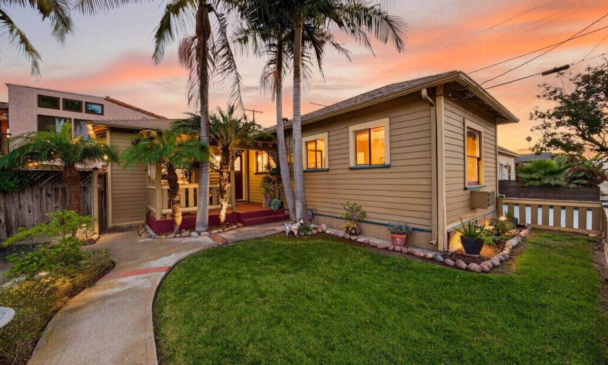University Heights House | Casa Palmita -2BR- Cozy, Charming home.