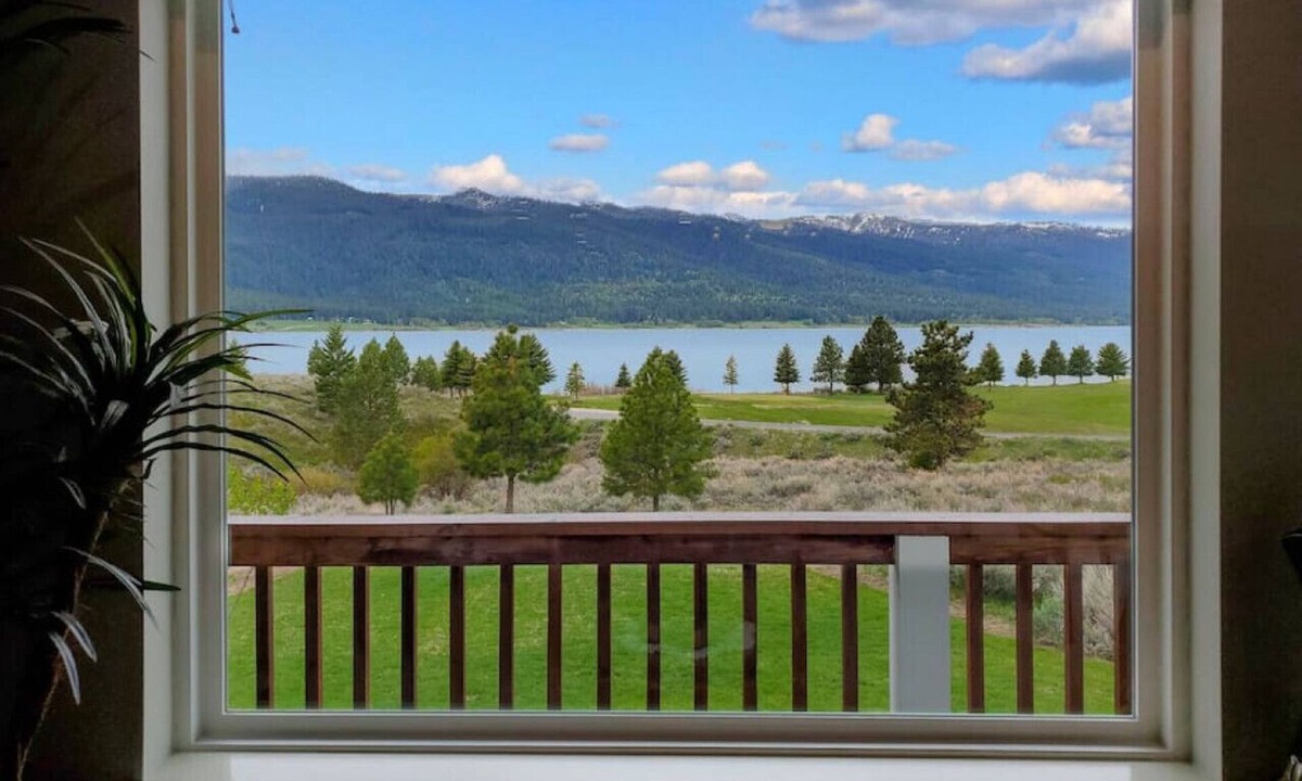 Cascade House | Cascade Getaway w/Hot Tub, Overlooking Lake
